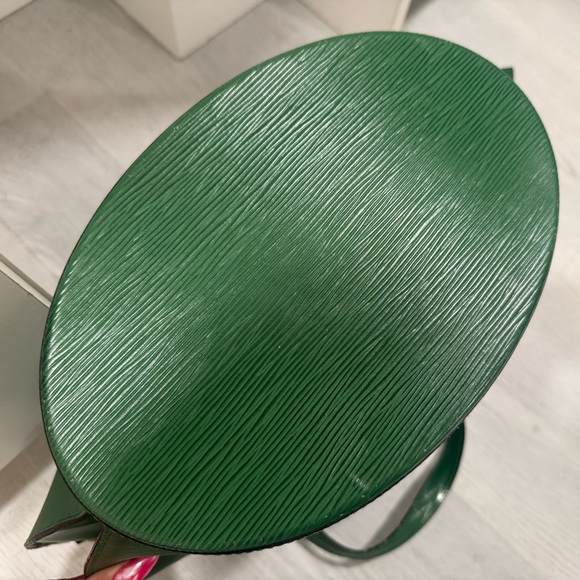 Louis Vuitton Epi - Picture 9 of 11